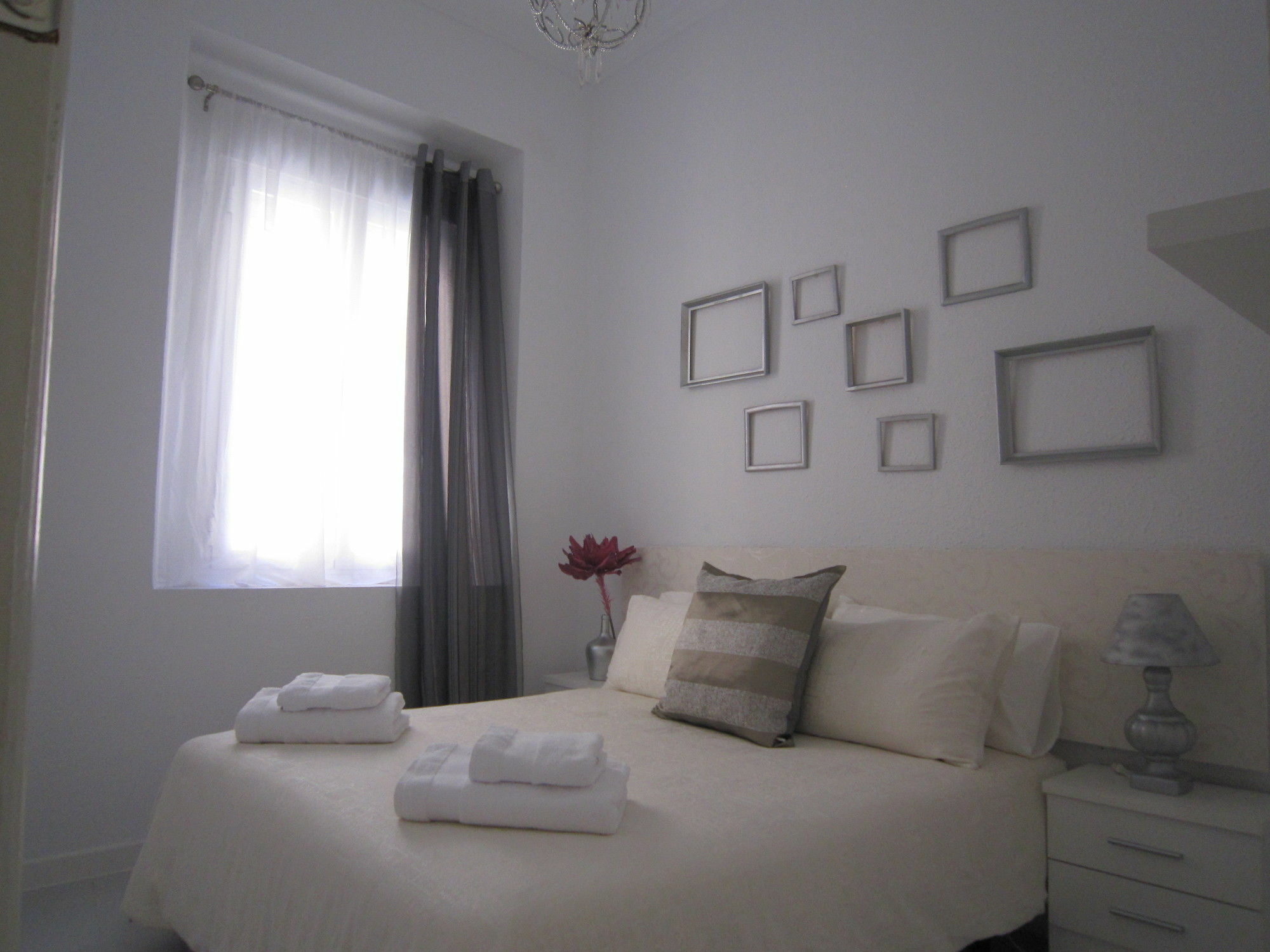 Bromham Sevilla
